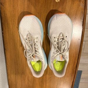 Brooks White and Orange Running Shoes Glycerin 21